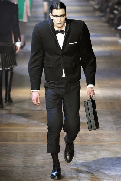 Look 32